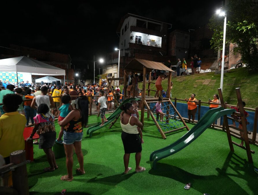 Prefeitura entrega praça e campo de grama sintética em Luiz Anselmo com investimentos de quase R$ 1,4 milhão